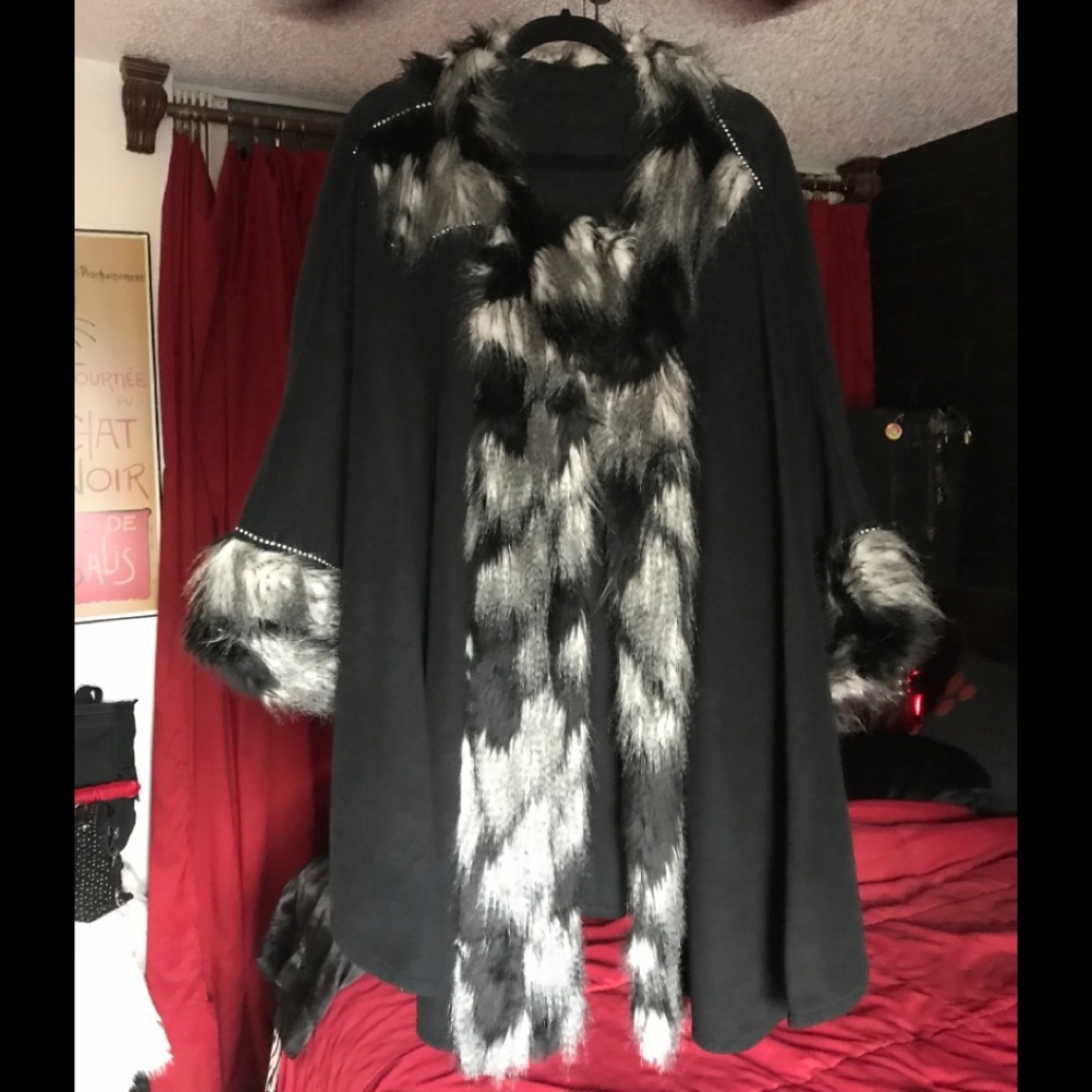 ▪️🖤”EUC”🖤▪️BLACK PONCHO, DESIGNED BY ME . . .